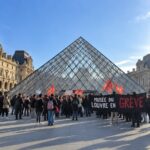 El Museo del Louvre no pudo abrir con normalidad este lunes 19 de octu…